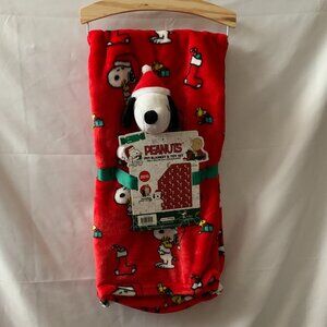 PEANUTS Snoopy & Woodstock Christmas Fleece Pet Blanket & Toy Set in Red